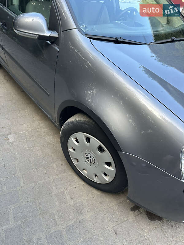 Хэтчбек Volkswagen Golf 2004 в Надворной