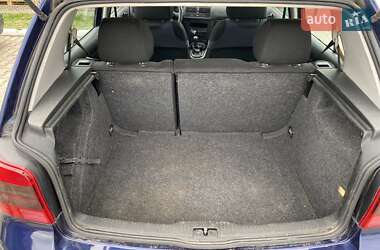 Хэтчбек Volkswagen Golf 2000 в 