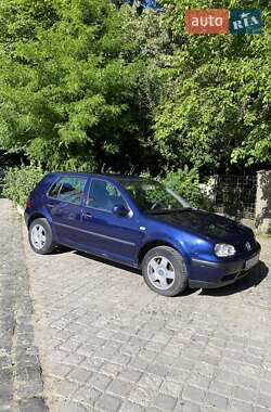 Хэтчбек Volkswagen Golf 2000 в 