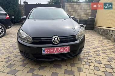 Хэтчбек Volkswagen Golf 2010 в Нововолынске