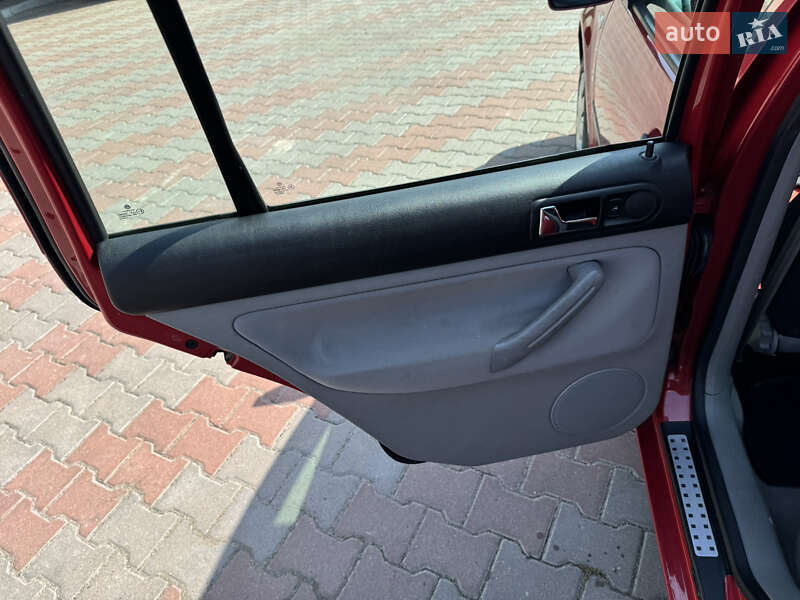 Универсал Volkswagen Golf 2002 в Львове