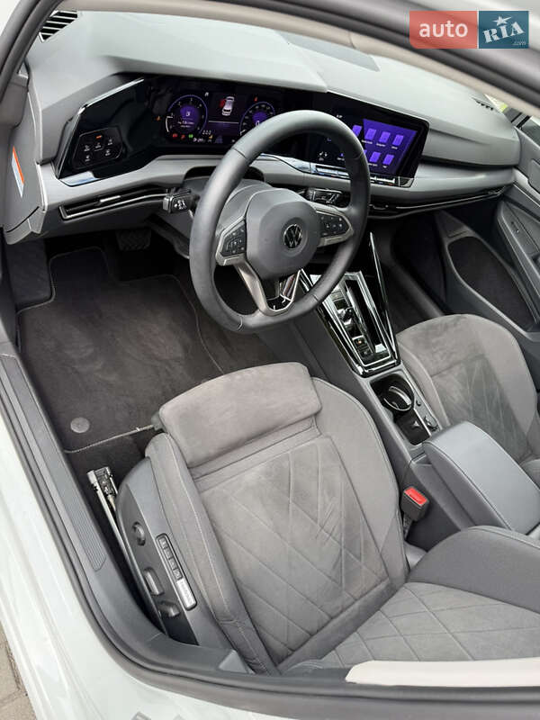 Хетчбек Volkswagen Golf 2022 в Павлограді