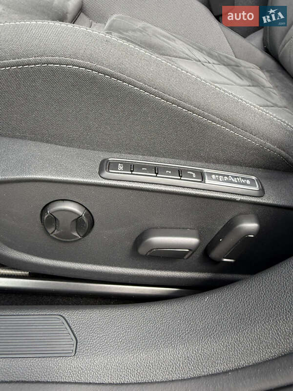Хетчбек Volkswagen Golf 2022 в Павлограді