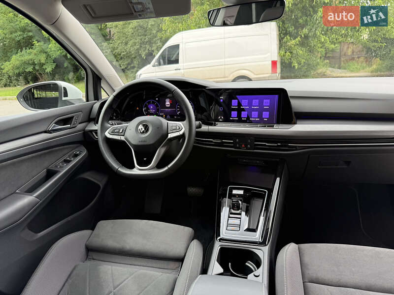 Хетчбек Volkswagen Golf 2022 в Павлограді