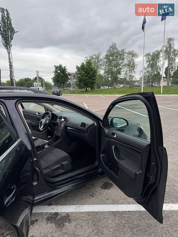 Универсал Volkswagen Golf 2010 в Житомире