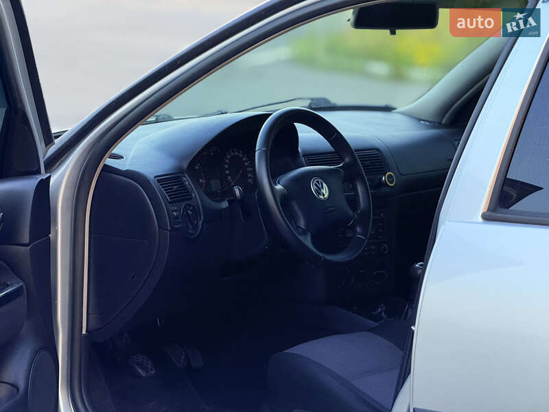 Універсал Volkswagen Golf 2001 в Мені