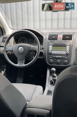 Хетчбек Volkswagen Golf 2008 в 