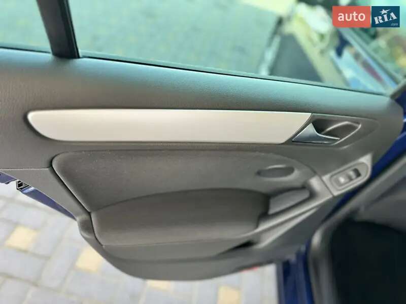 Хетчбек Volkswagen Golf 2010 в Тернополі