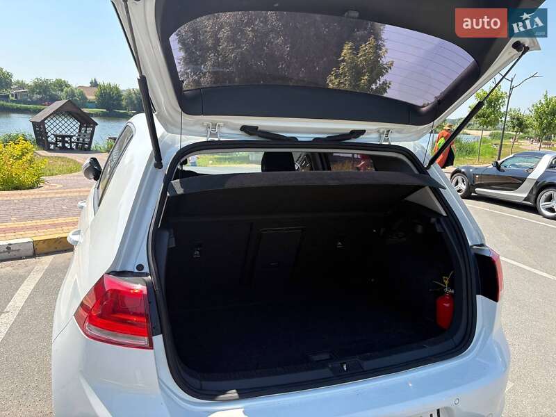 Хетчбек Volkswagen Golf 2012 в Гостомелі