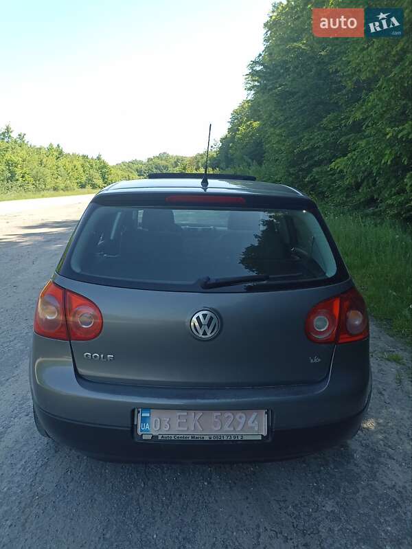 Хетчбек Volkswagen Golf 2005 в Дунаївцях