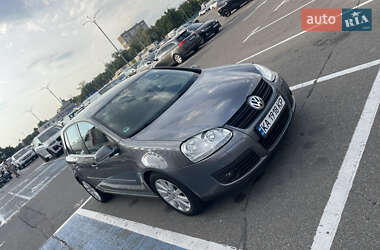 Хэтчбек Volkswagen Golf 2006 в Киеве