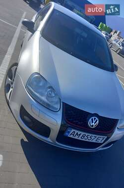 Хетчбек Volkswagen Golf 2003 в Житомирі