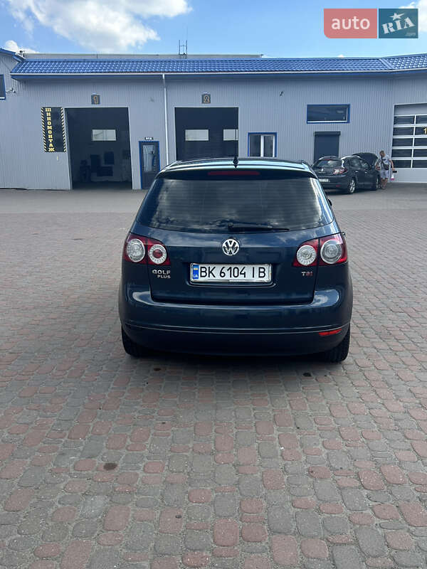 Хетчбек Volkswagen Golf 2008 в Рівному