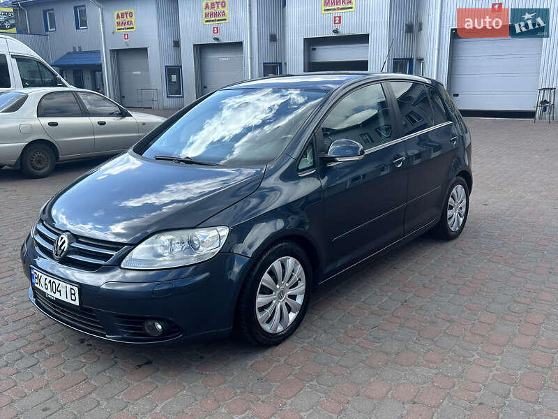 Хетчбек Volkswagen Golf 2008 в Рівному