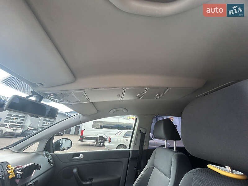 Хетчбек Volkswagen Golf 2008 в Рівному