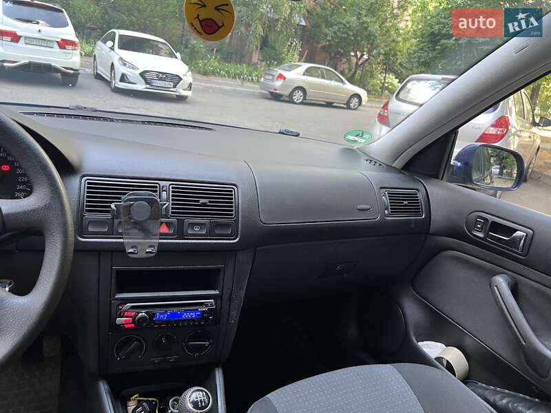 Хетчбек Volkswagen Golf 2003 в Одесі