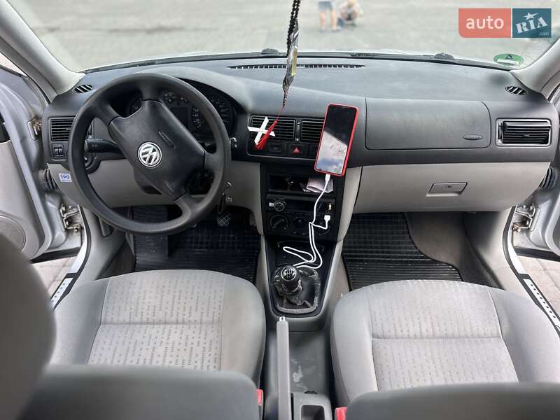 Хетчбек Volkswagen Golf 2002 в Козятині