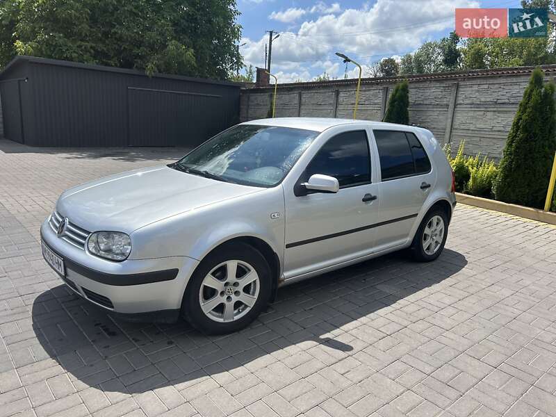 Хетчбек Volkswagen Golf 2002 в Козятині