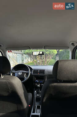 Хэтчбек Volkswagen Golf 2001 в 