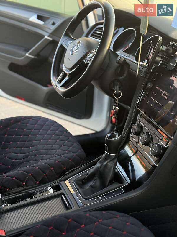 Універсал Volkswagen Golf 2018 в Києві