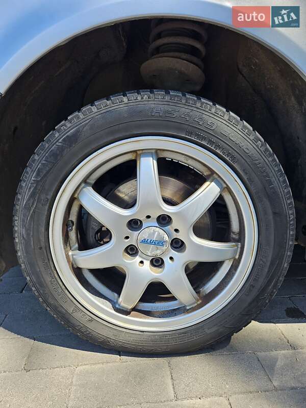 Хэтчбек Volkswagen Golf 2001 в Миргороде