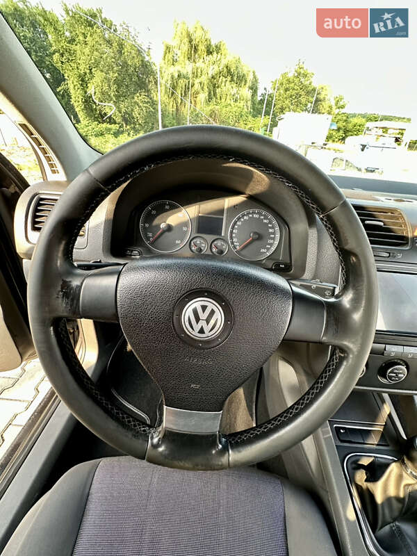 Хетчбек Volkswagen Golf 2006 в Мукачевому