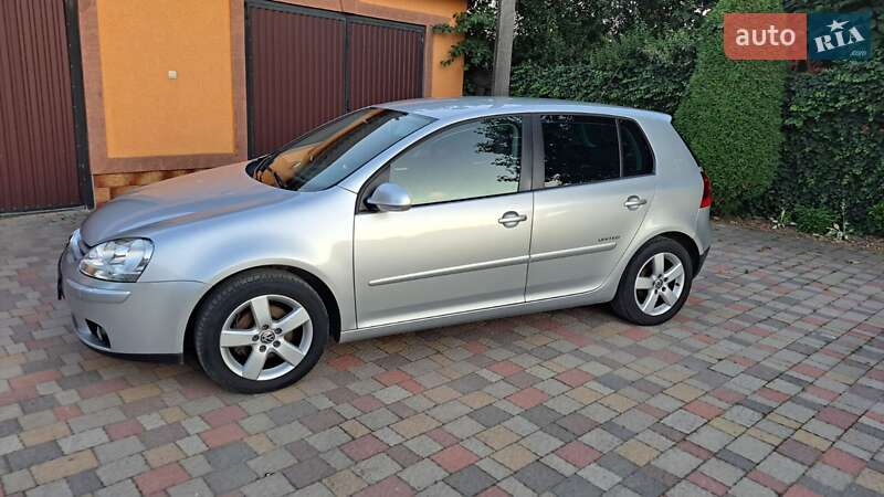 Хэтчбек Volkswagen Golf 2008 в Мукачево