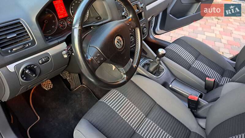 Хэтчбек Volkswagen Golf 2008 в Мукачево