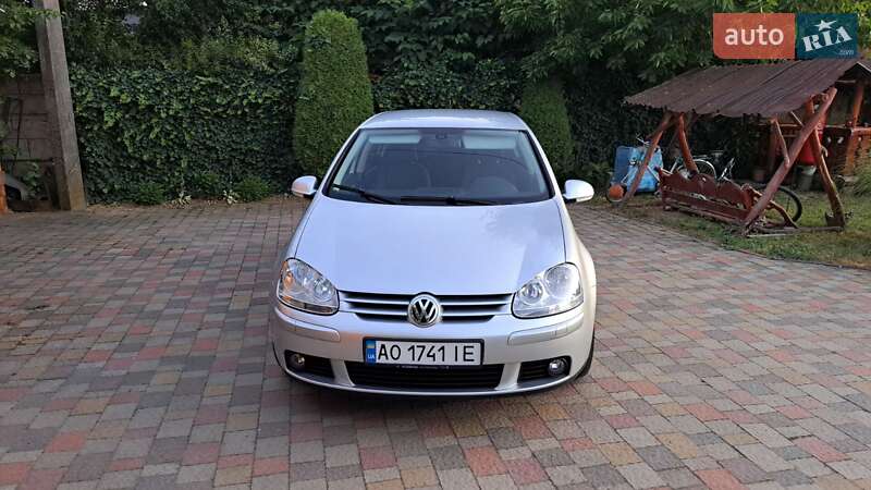 Хэтчбек Volkswagen Golf 2008 в Мукачево