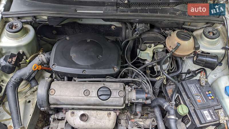 Хэтчбек Volkswagen Golf 1997 в Рогатине