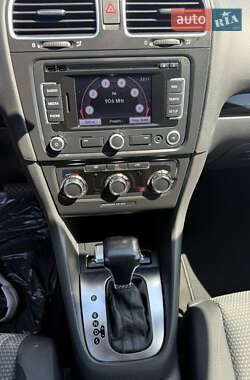 Хэтчбек Volkswagen Golf 2009 в 