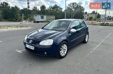 Хэтчбек Volkswagen Golf 2004 в Киеве