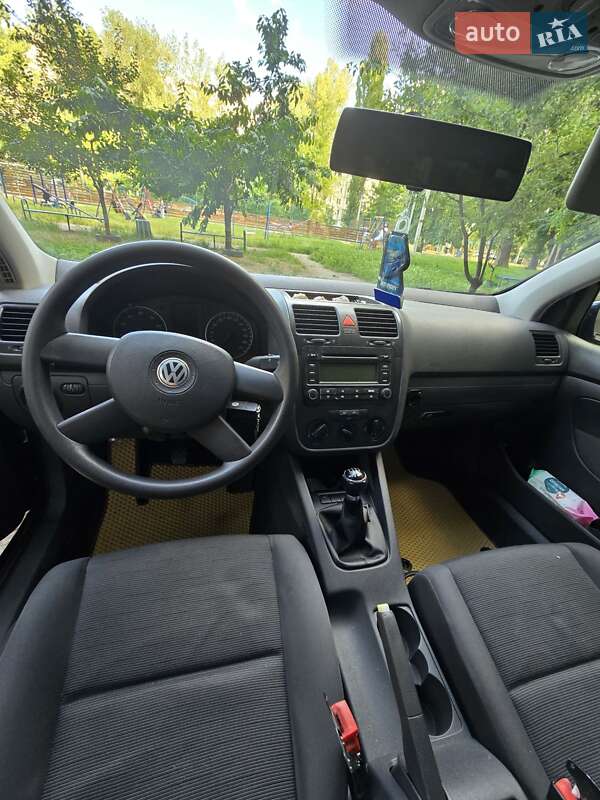 Хэтчбек Volkswagen Golf 2005 в Одессе