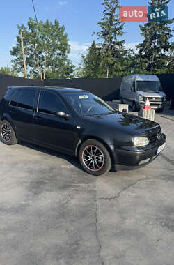 Хетчбек Volkswagen Golf 2002 в Чернівцях
