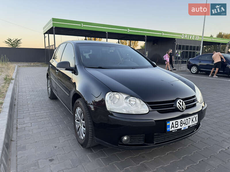 Хетчбек Volkswagen Golf 2009 в 