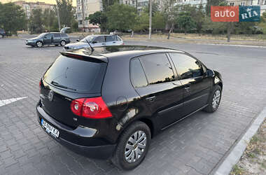 Хетчбек Volkswagen Golf 2009 в 