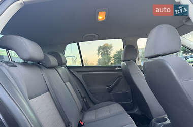 Хетчбек Volkswagen Golf 2009 в 