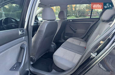 Хетчбек Volkswagen Golf 2009 в 