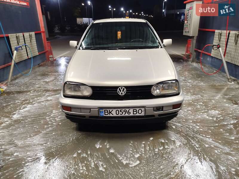 Хэтчбек Volkswagen Golf 1996 в Виннице