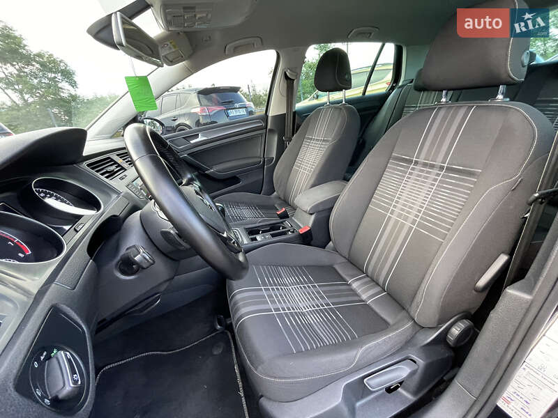Хэтчбек Volkswagen Golf 2016 в Хусте