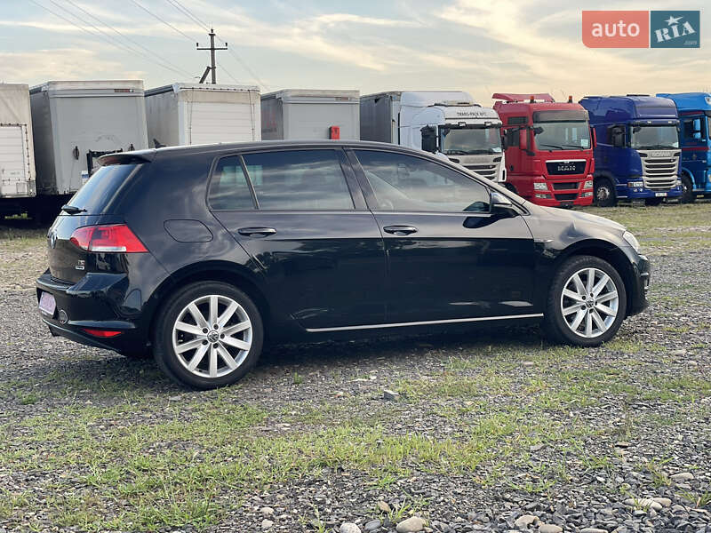 Хэтчбек Volkswagen Golf 2016 в Хусте