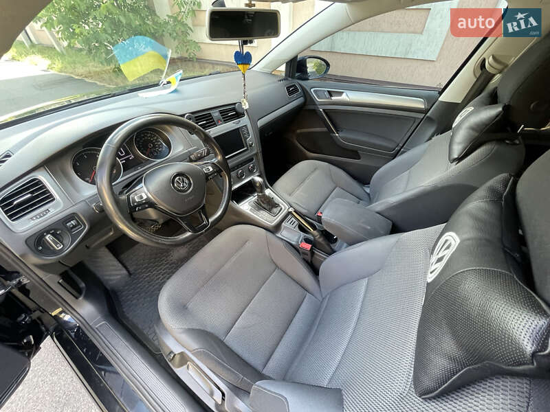 Универсал Volkswagen Golf 2015 в Киеве