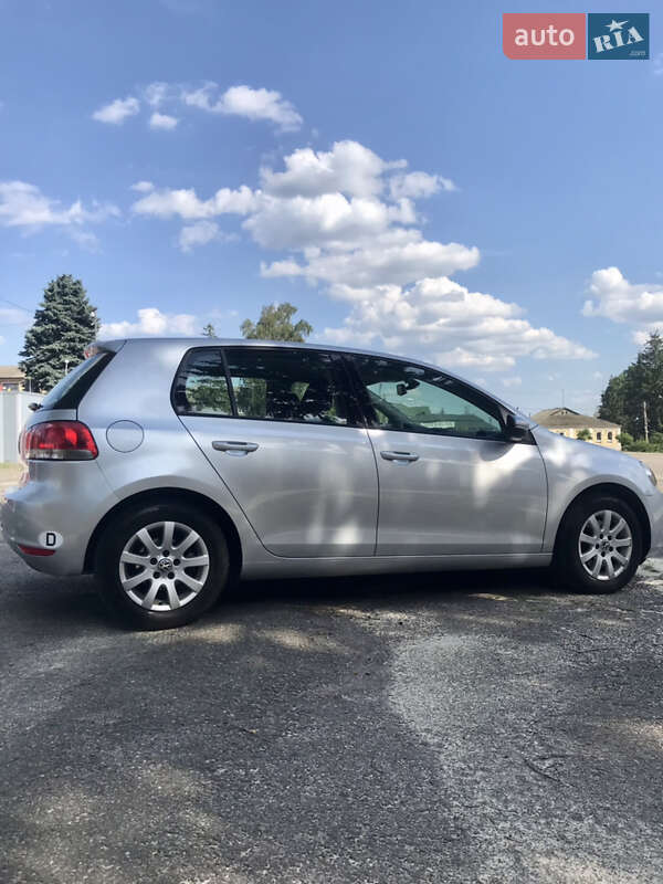 Хетчбек Volkswagen Golf 2009 в Валках