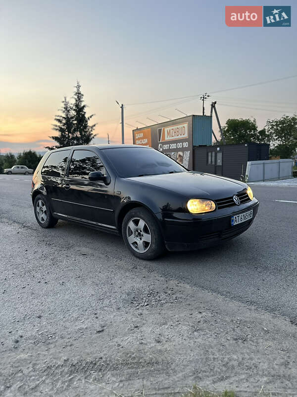 Хетчбек Volkswagen Golf 2000 в Косові
