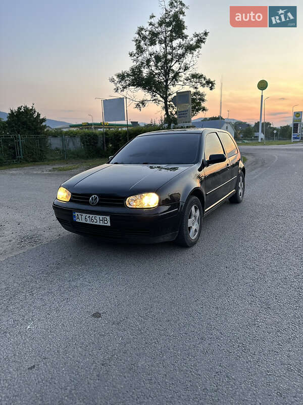 Хетчбек Volkswagen Golf 2000 в Косові