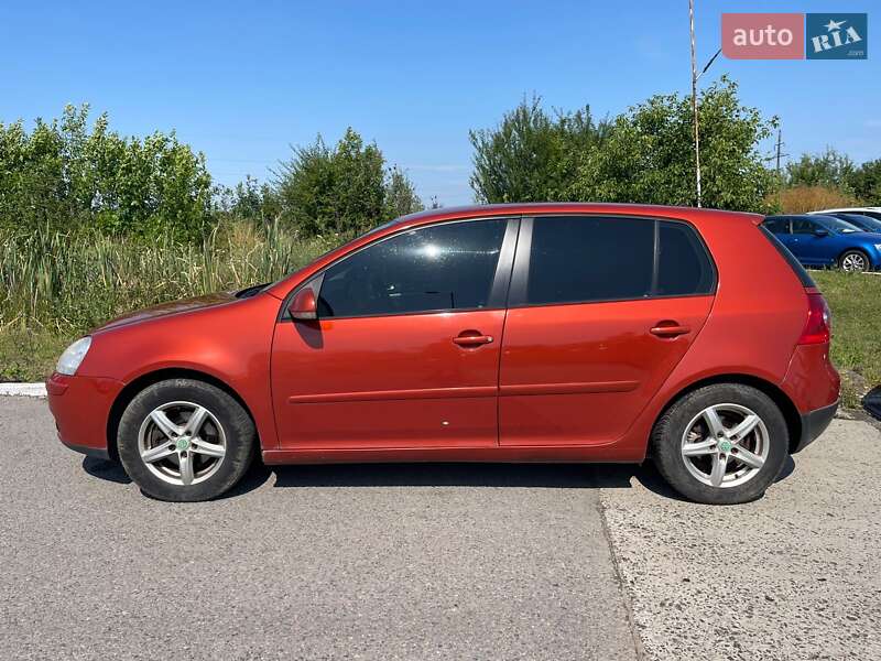 Хэтчбек Volkswagen Golf 2006 в Ужгороде