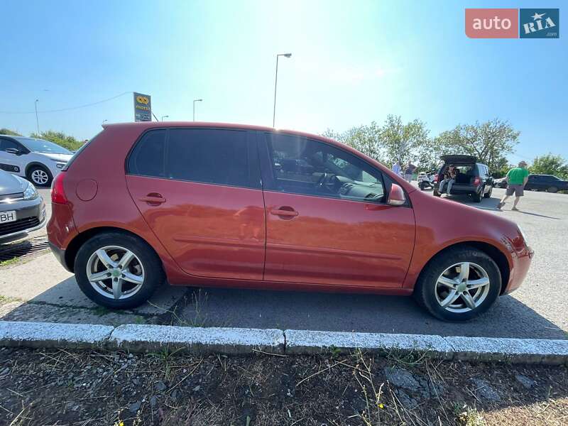 Хэтчбек Volkswagen Golf 2006 в Ужгороде
