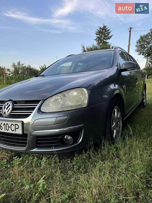 Универсал Volkswagen Golf 2008 в Нетешине