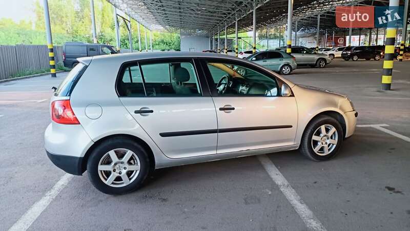 Хетчбек Volkswagen Golf 2005 в Харкові