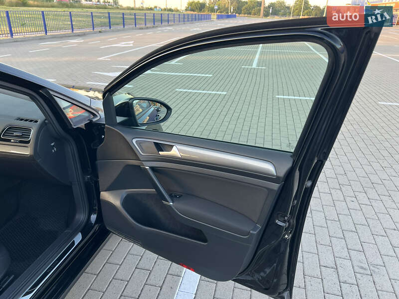 Універсал Volkswagen Golf 2016 в Луцьку